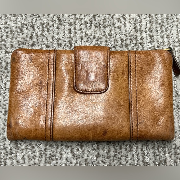 CLEARANCE! FOSSIL LEATHER WALLET - Picture 3 of 16